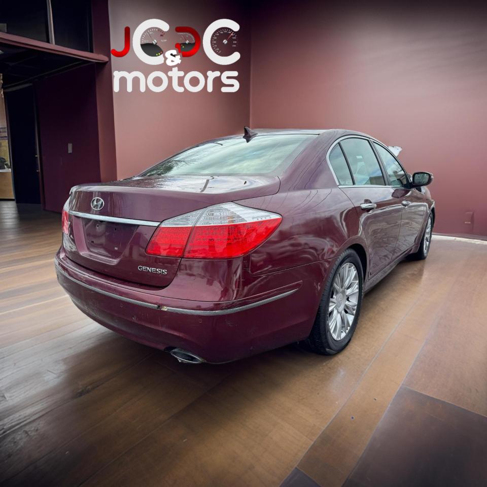 2011 Hyundai Genesis 4dr Sdn V6 w/Technology Pkg - Photo #5