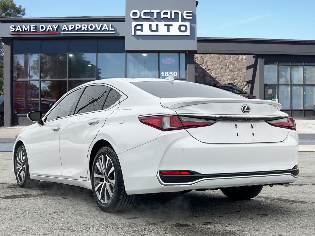 2019 Lexus ES 300 h Sedan Photo4