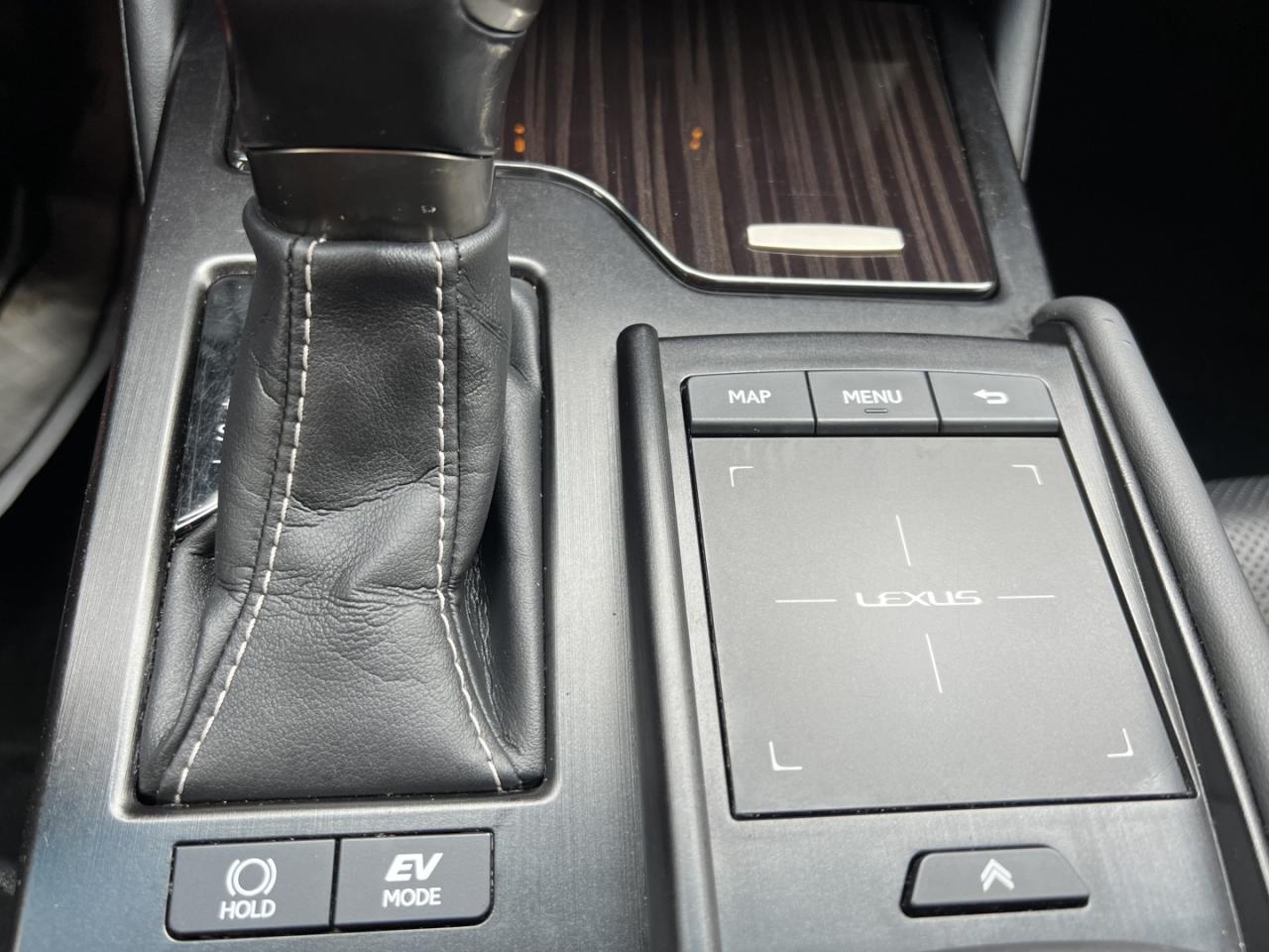 2019 Lexus ES 300 h Sedan - Photo #9