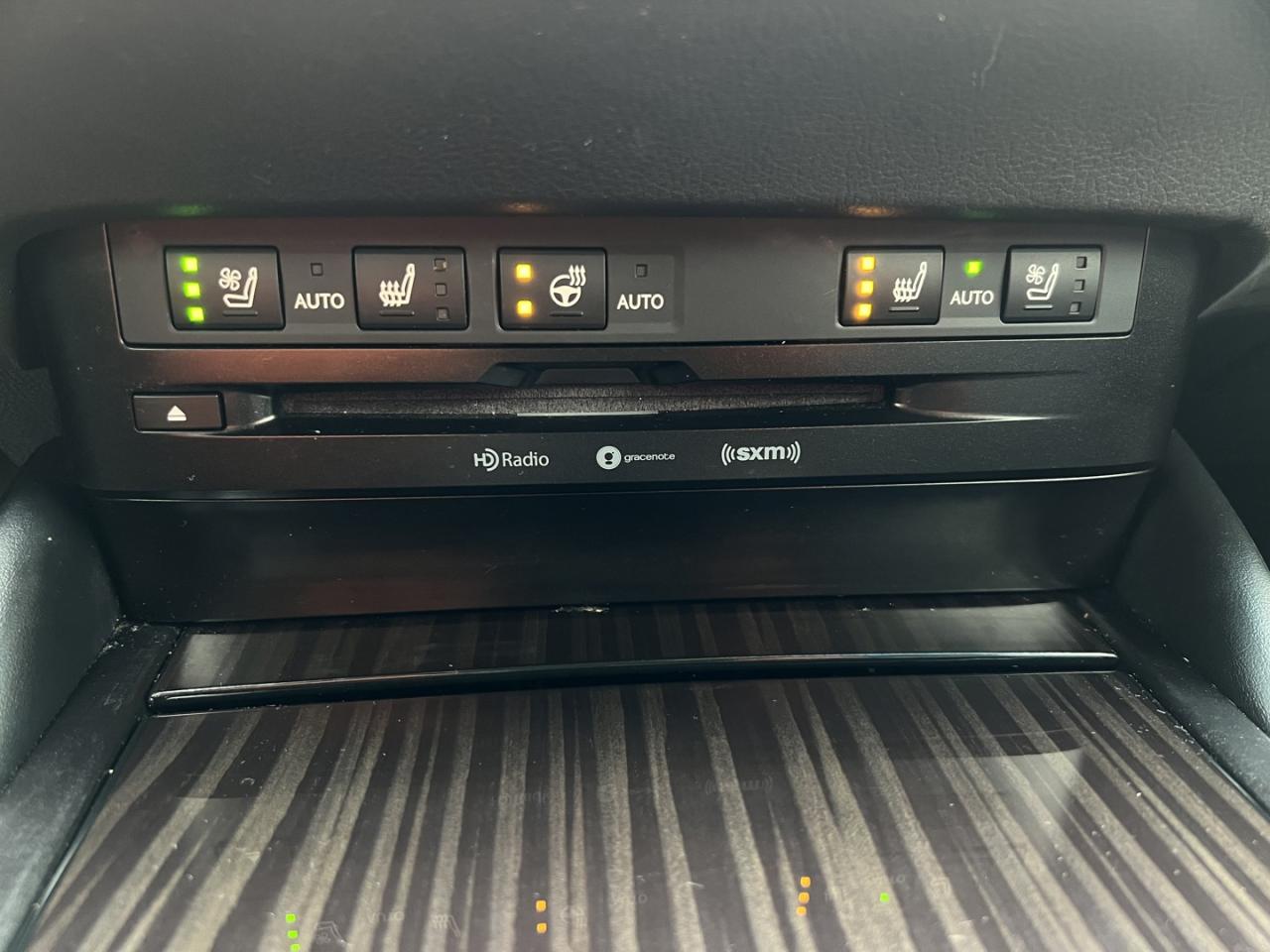 2019 Lexus ES 300 h Sedan - Photo #10
