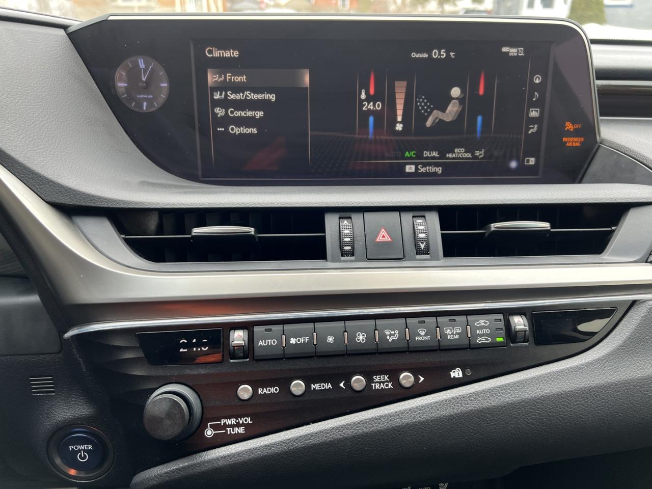 2019 Lexus ES 300 h Sedan - Photo #16