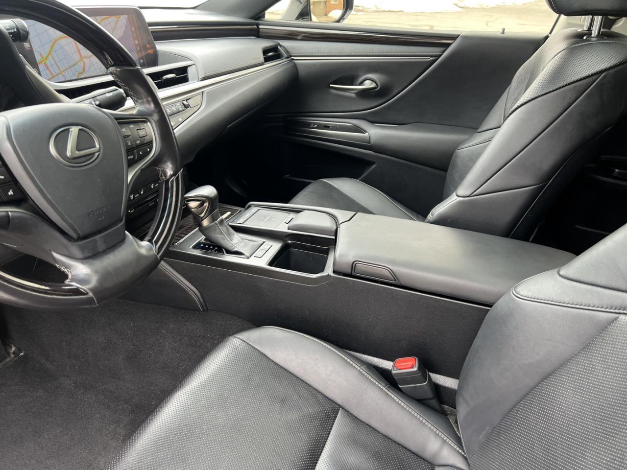 2019 Lexus ES 300 h Sedan - Photo #25