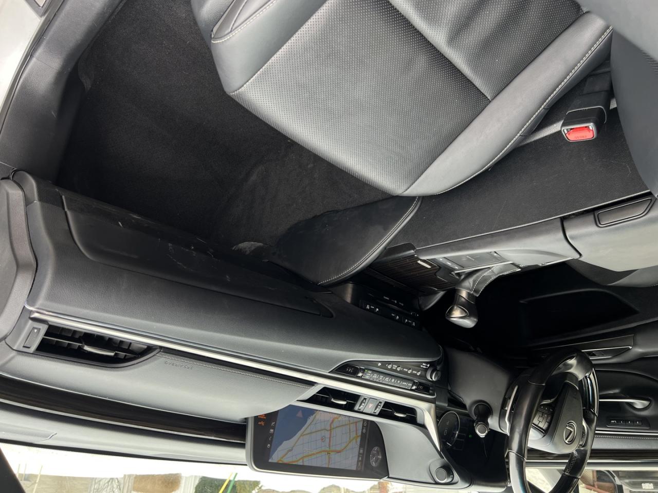2019 Lexus ES 300 h Sedan - Photo #32