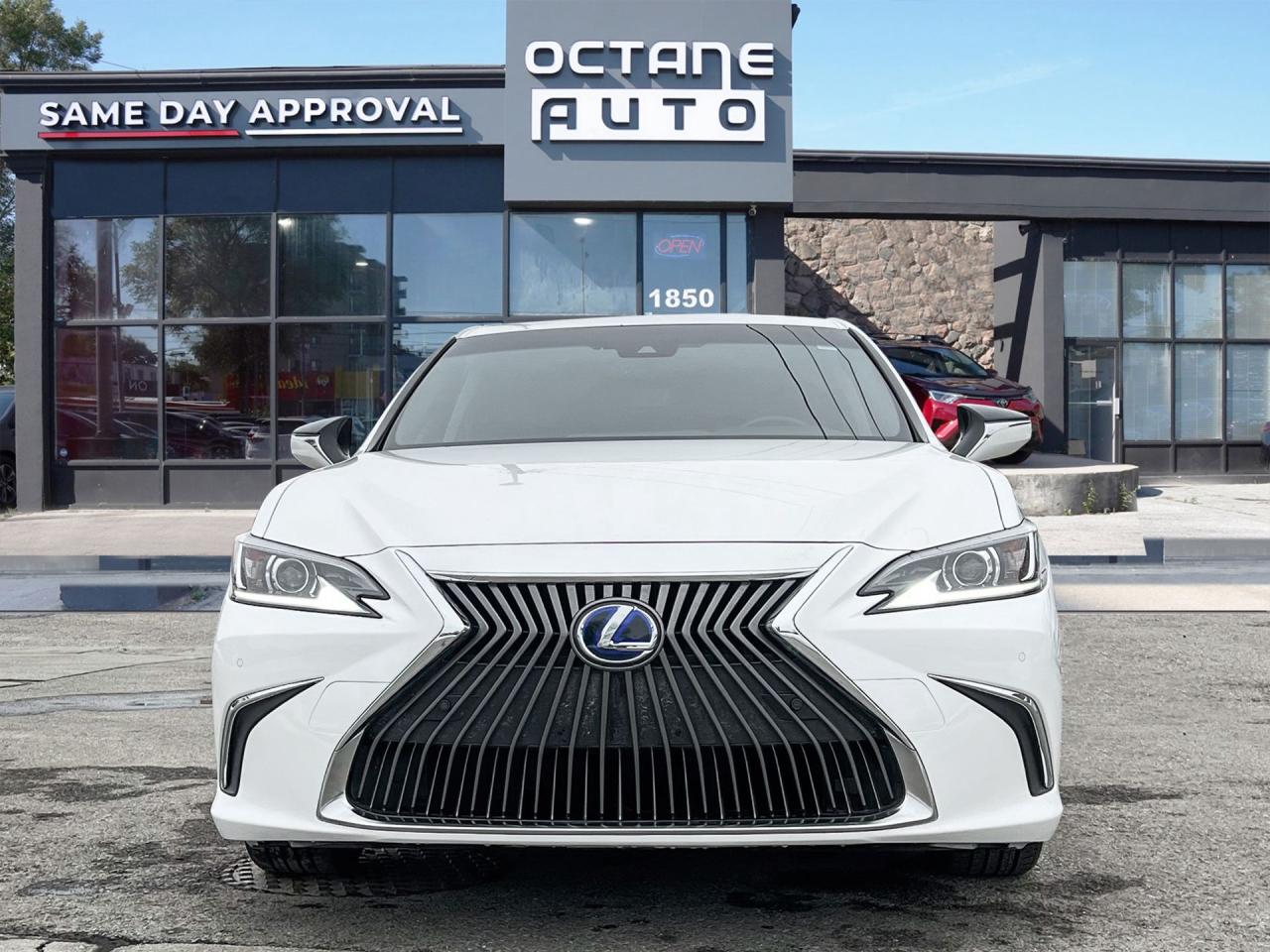 2019 Lexus ES 300 h Sedan - Photo #2