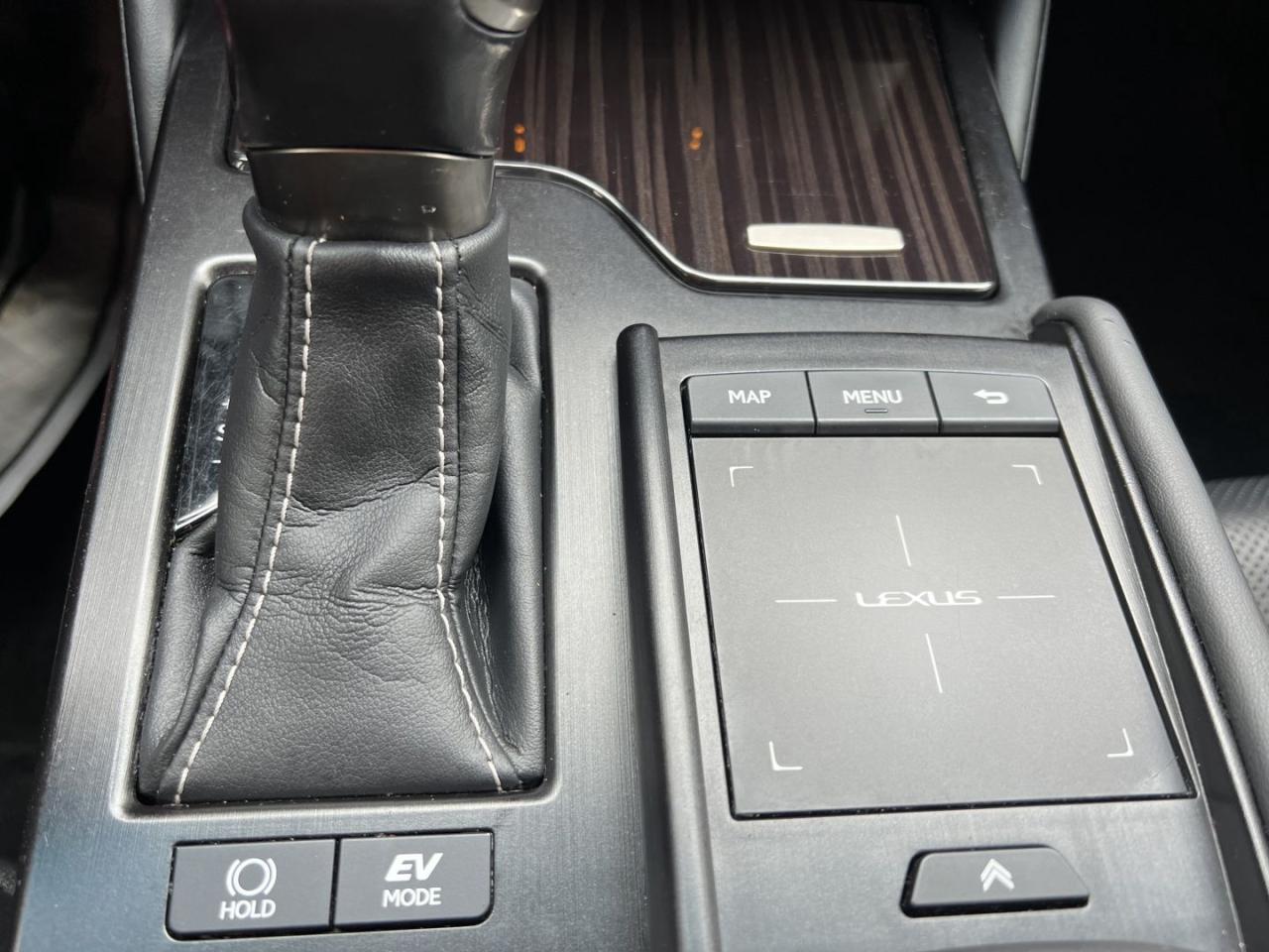 2019 Lexus ES 300 h Sedan - Photo #9