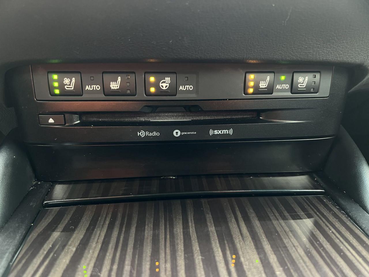 2019 Lexus ES 300 h Sedan - Photo #10