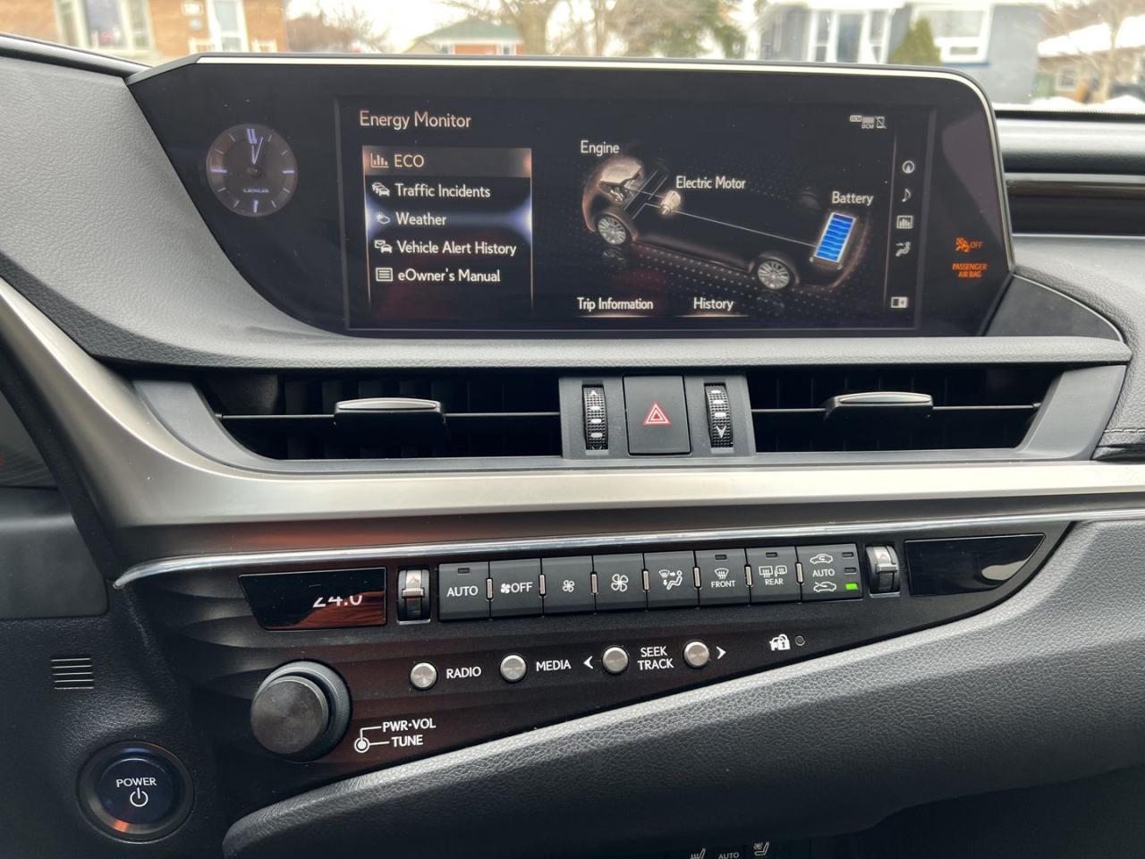 2019 Lexus ES 300 h Sedan - Photo #12