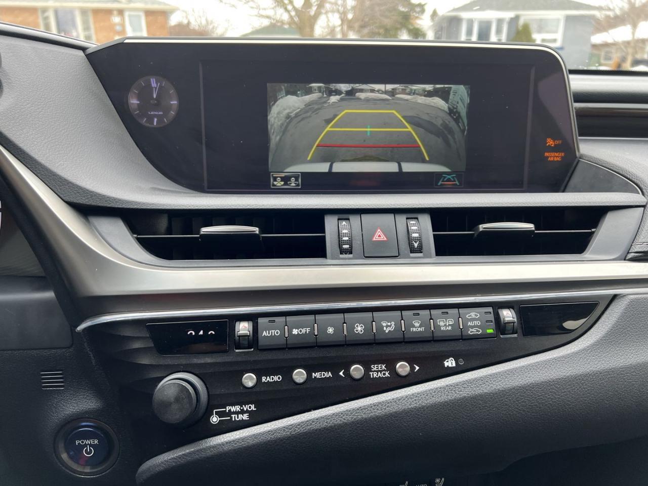 2019 Lexus ES 300 h Sedan - Photo #11