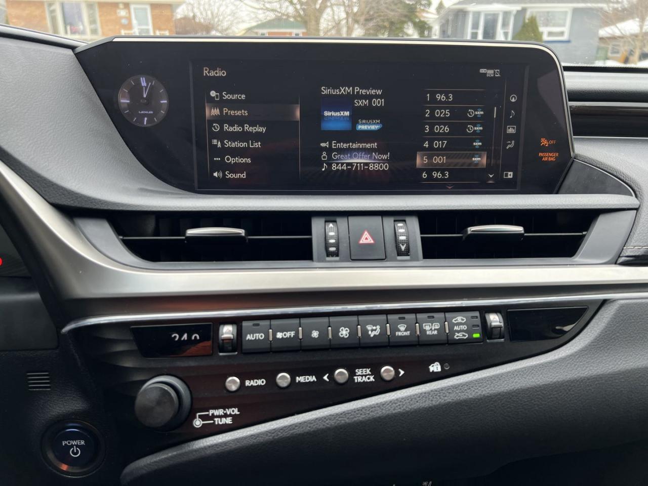 2019 Lexus ES 300 h Sedan - Photo #14