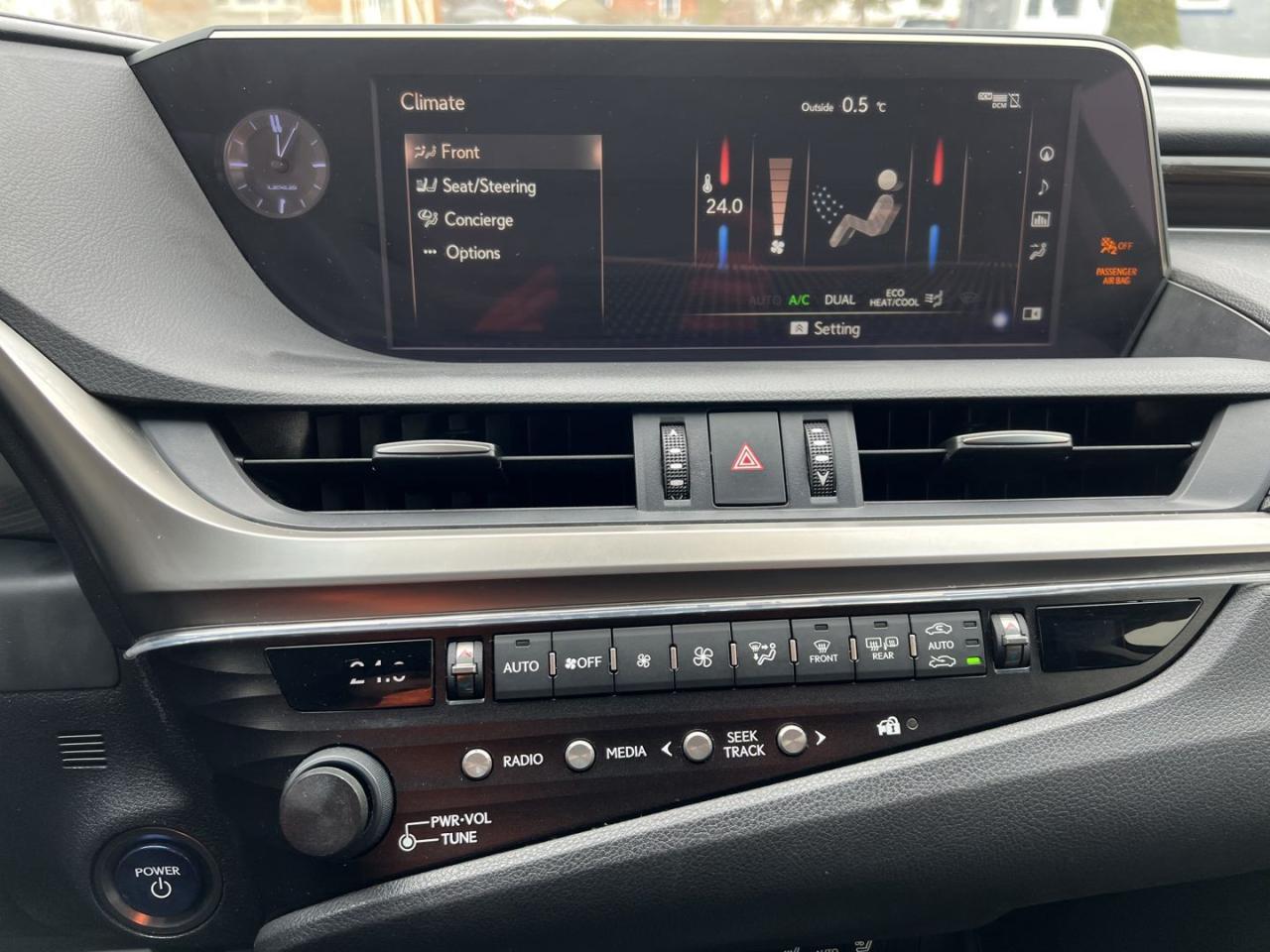2019 Lexus ES 300 h Sedan - Photo #16