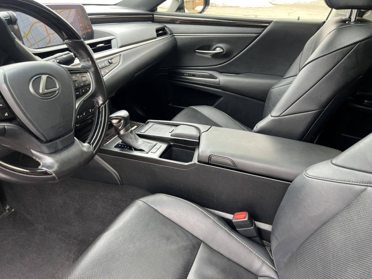 2019 Lexus ES 300 h Sedan - Photo #25
