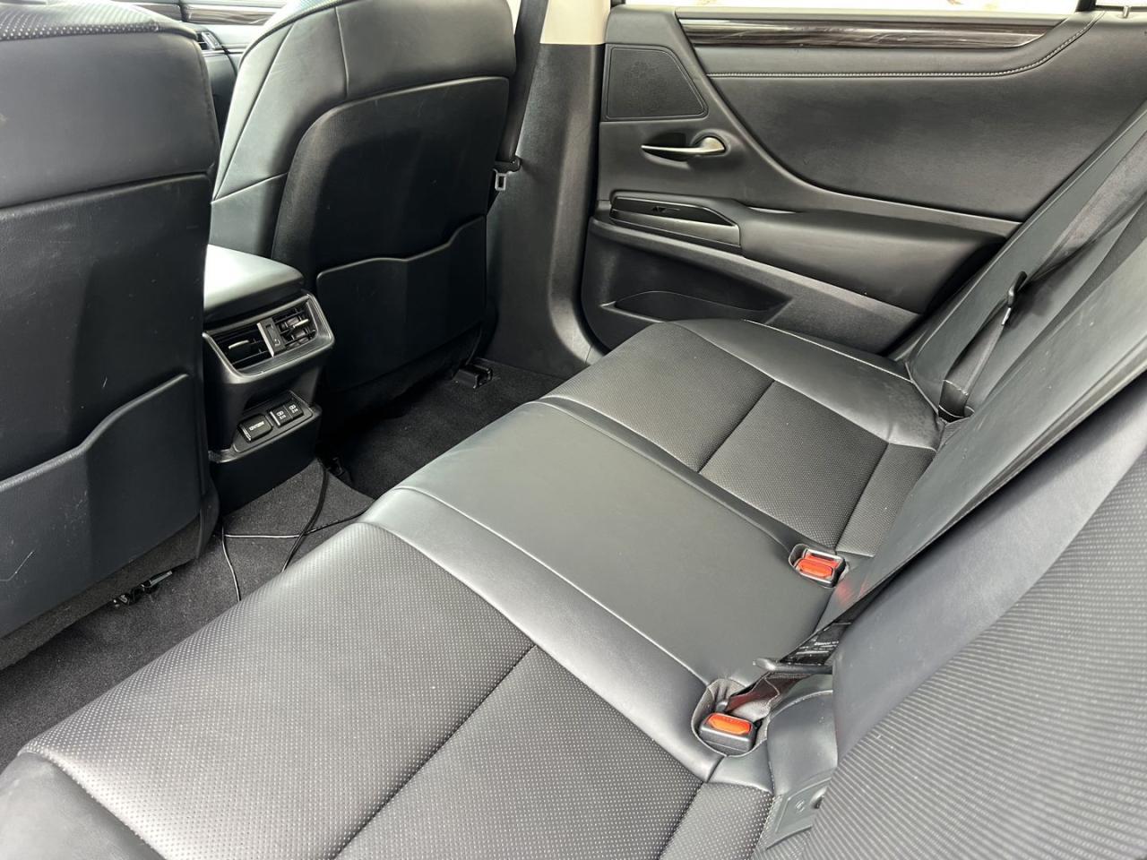 2019 Lexus ES 300 h Sedan - Photo #26