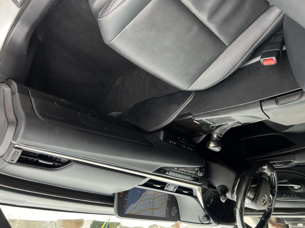 2019 Lexus ES 300 h Sedan - Photo #32