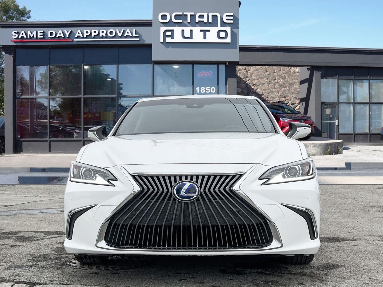 2019 Lexus ES 300 h Sedan - Photo #2