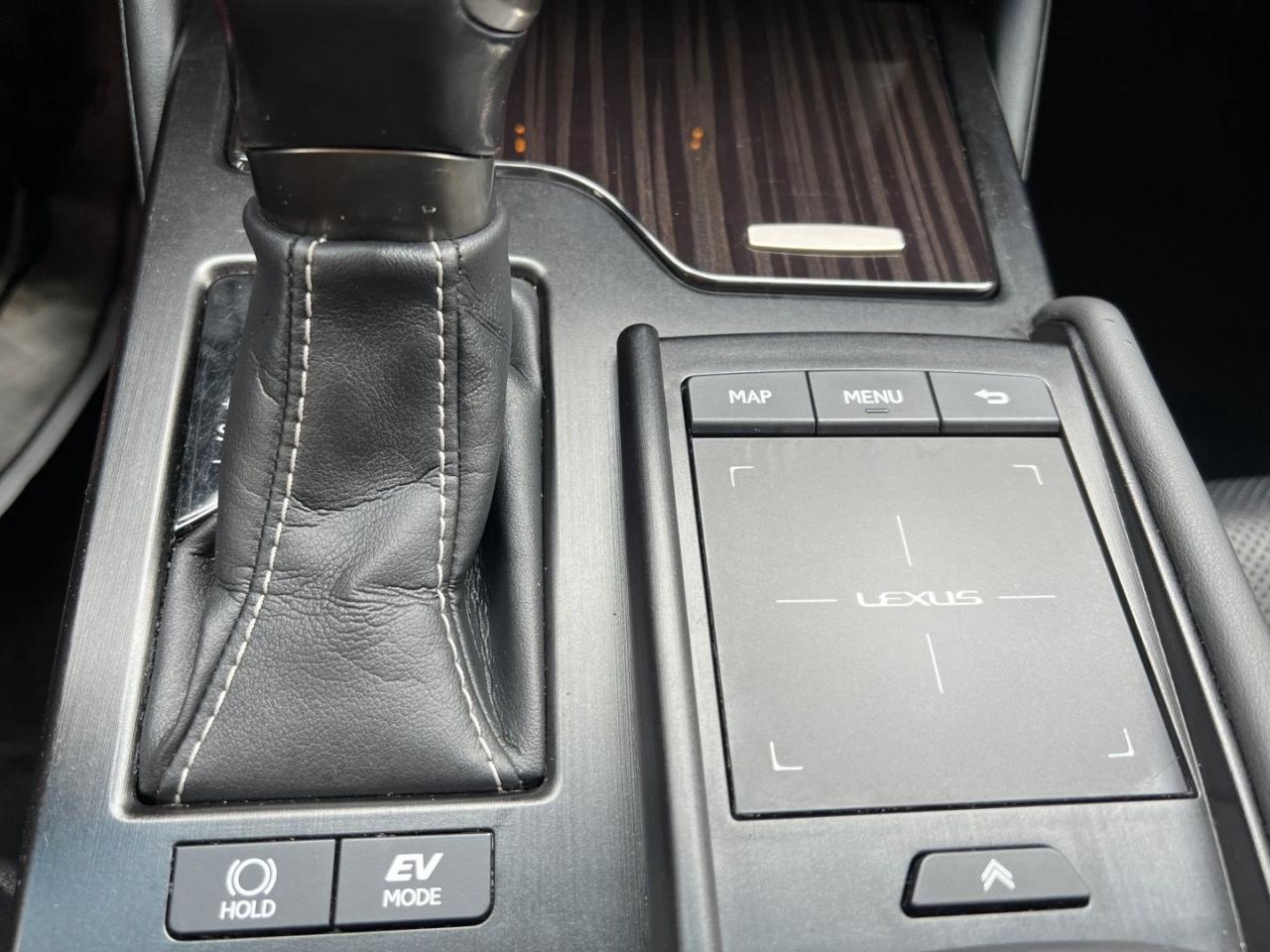 2019 Lexus ES 300 h Sedan - Photo #9