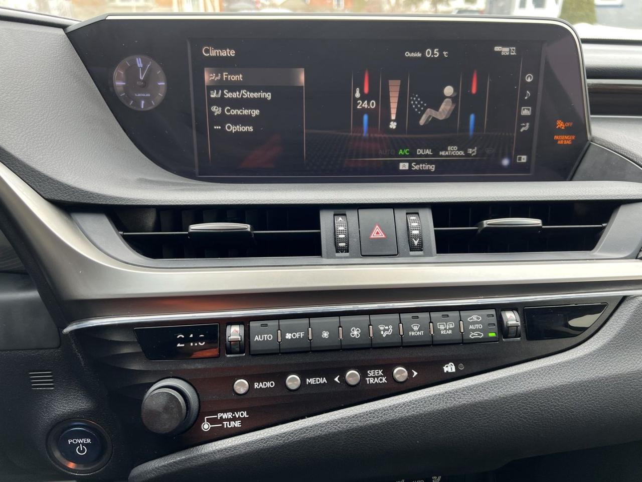 2019 Lexus ES 300 h Sedan - Photo #16