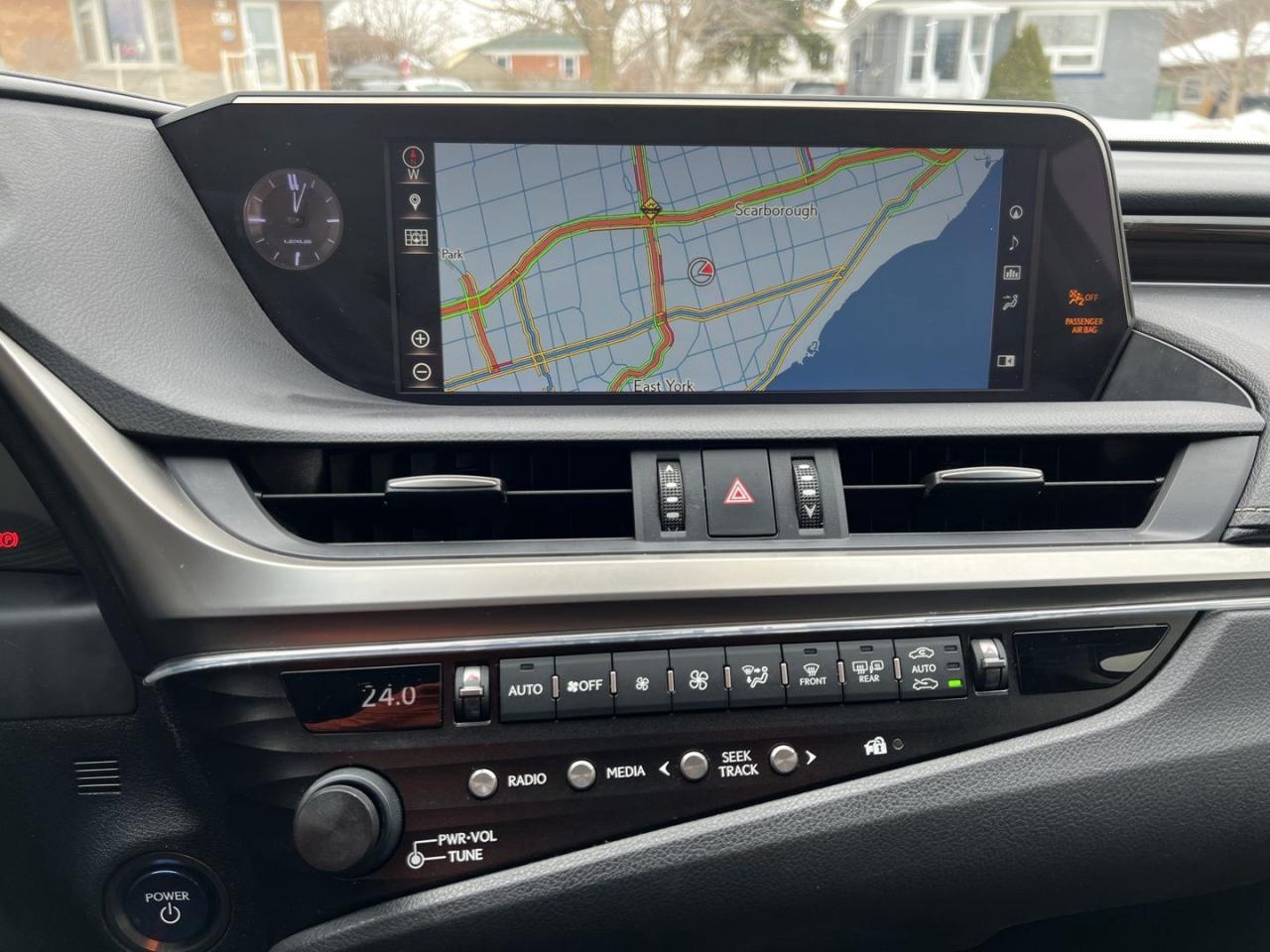 2019 Lexus ES 300 h Sedan - Photo #13