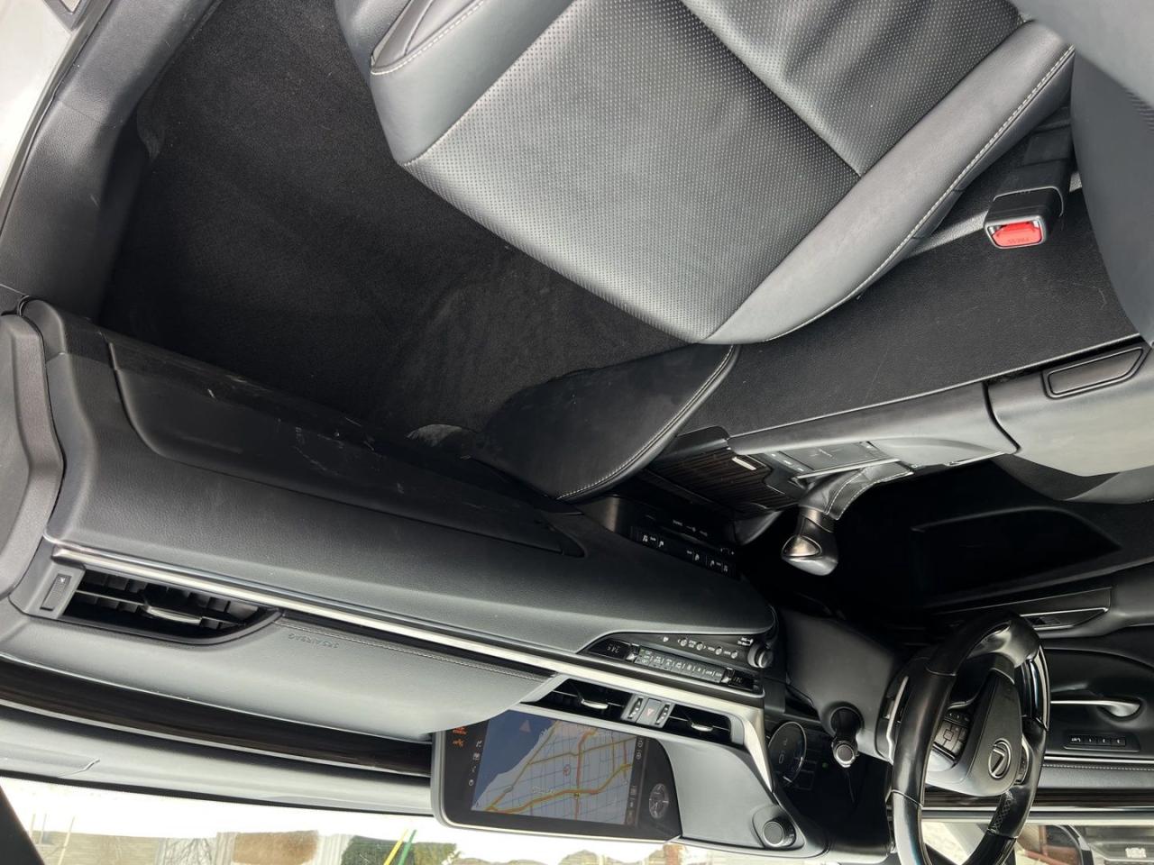2019 Lexus ES 300 h Sedan - Photo #32