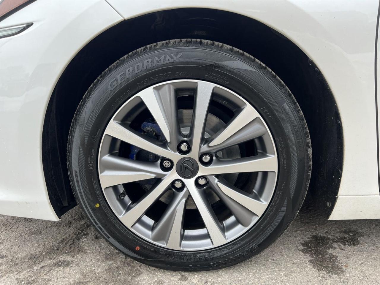 2019 Lexus ES 300 h Sedan - Photo #34