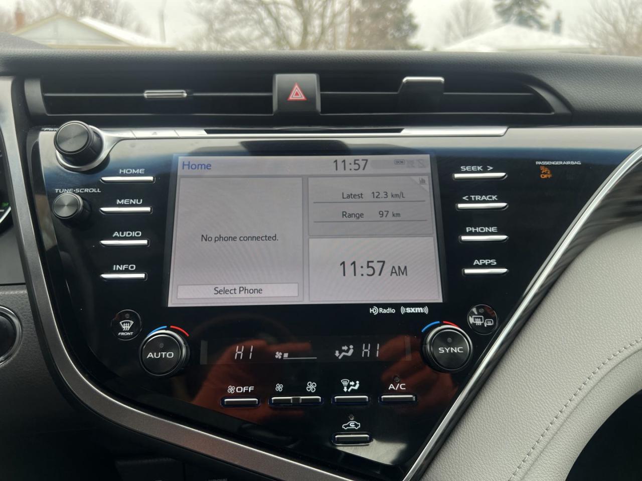 2018 Toyota Camry XLE - Photo #10