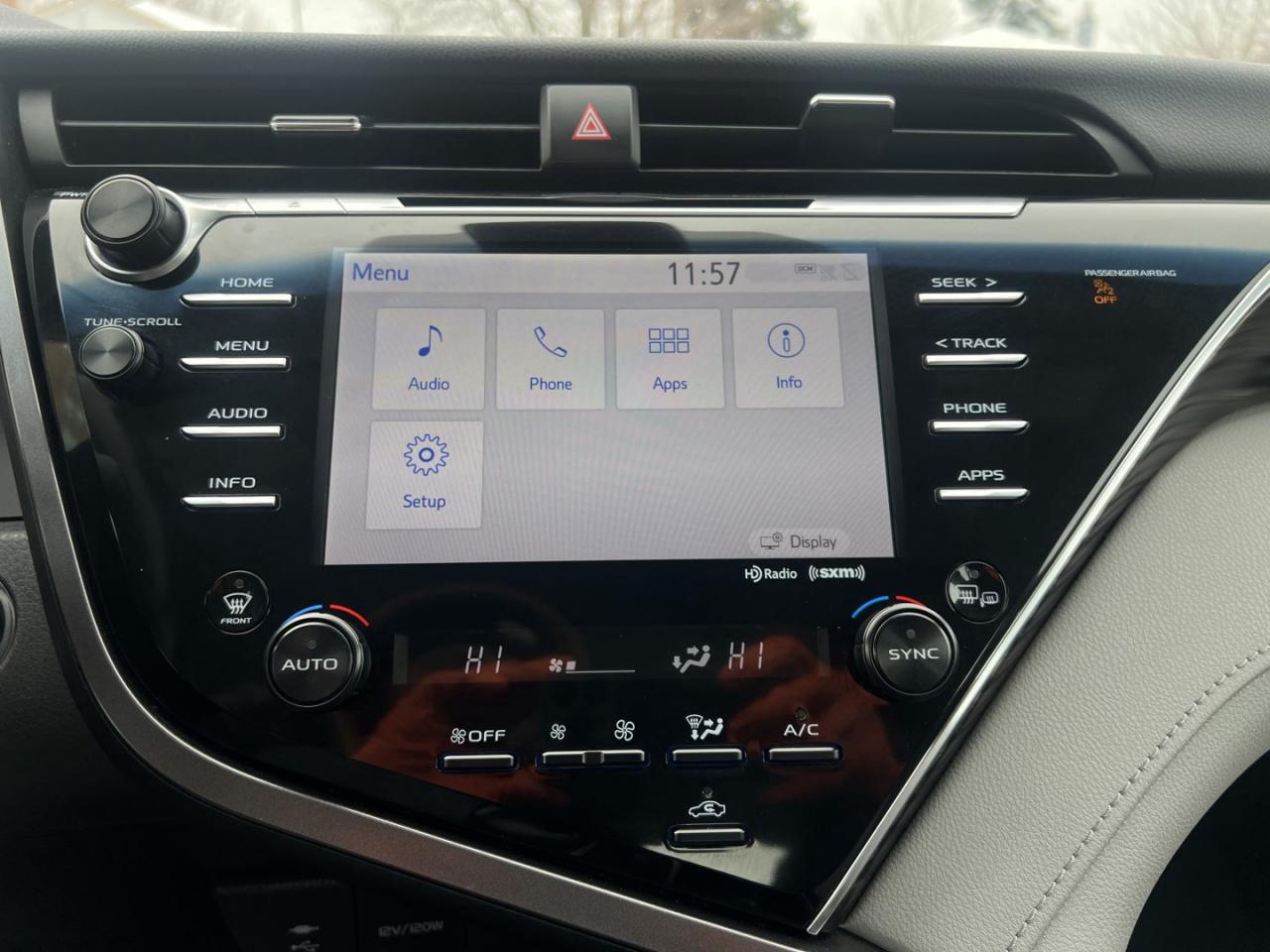 2018 Toyota Camry XLE - Photo #11