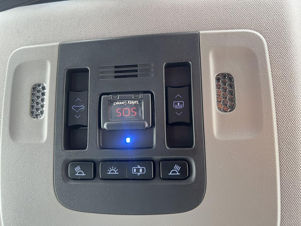 2018 Toyota Camry XLE - Photo #19