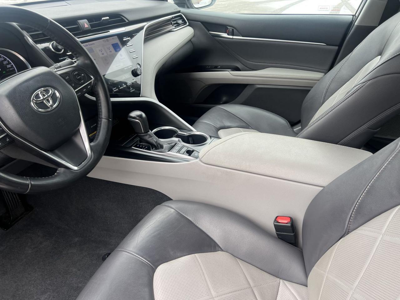 2018 Toyota Camry XLE - Photo #23