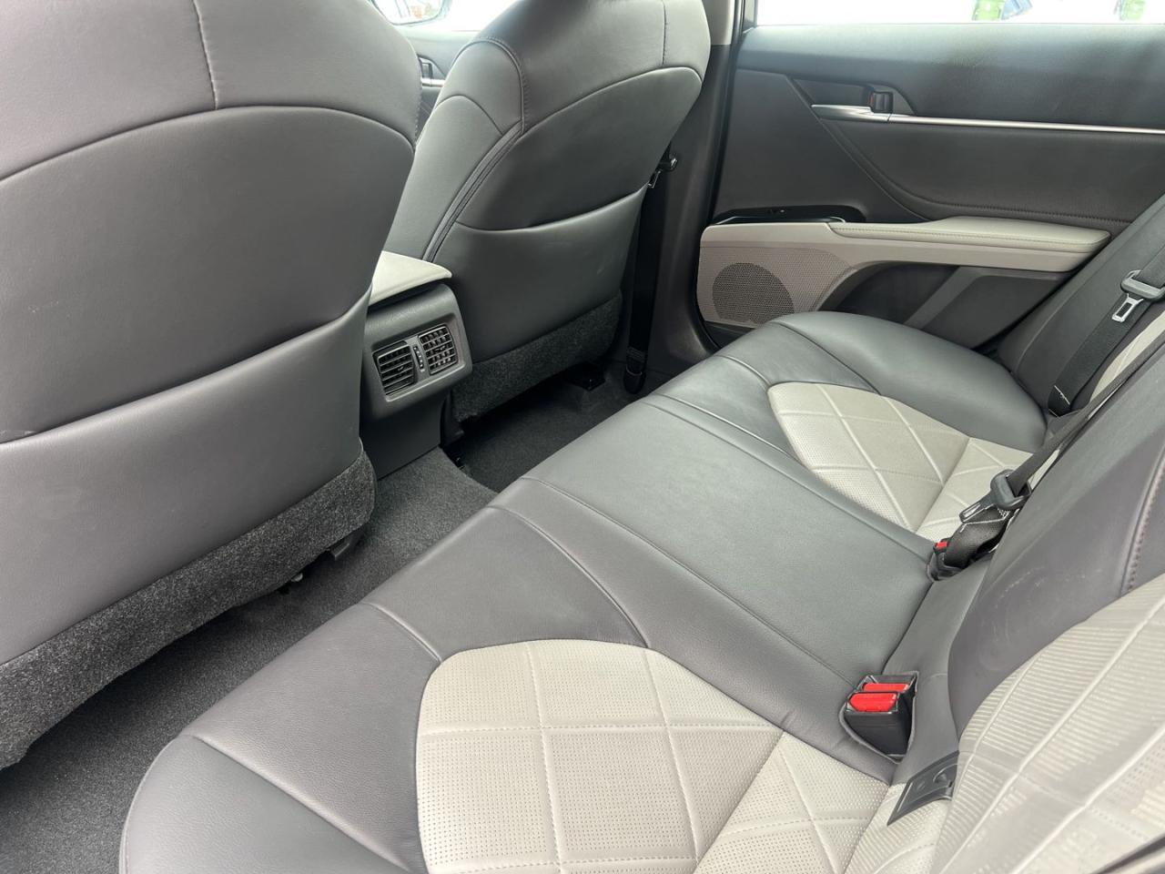 2018 Toyota Camry XLE - Photo #24