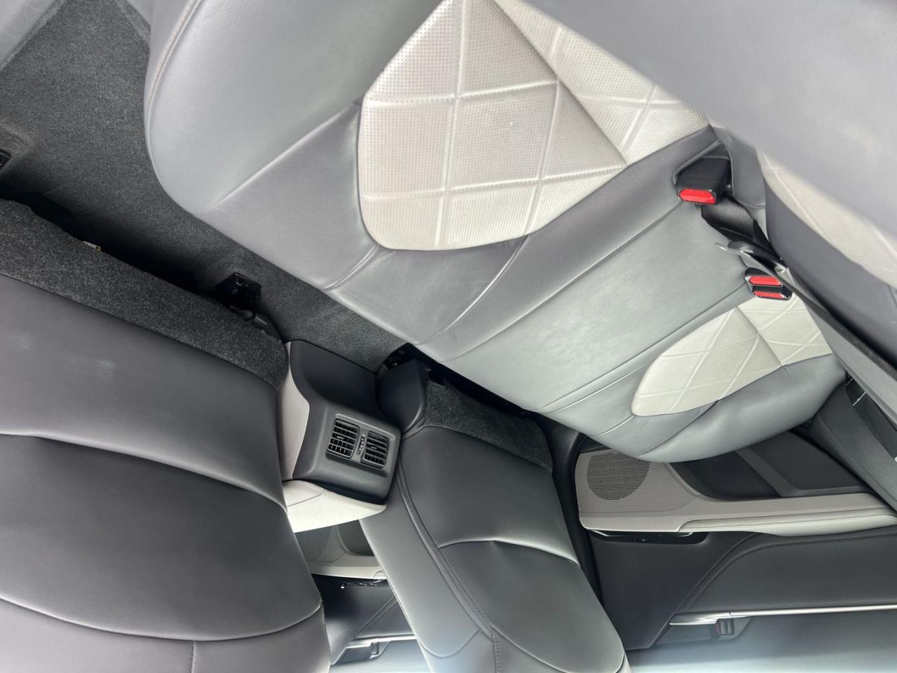 2018 Toyota Camry XLE - Photo #29