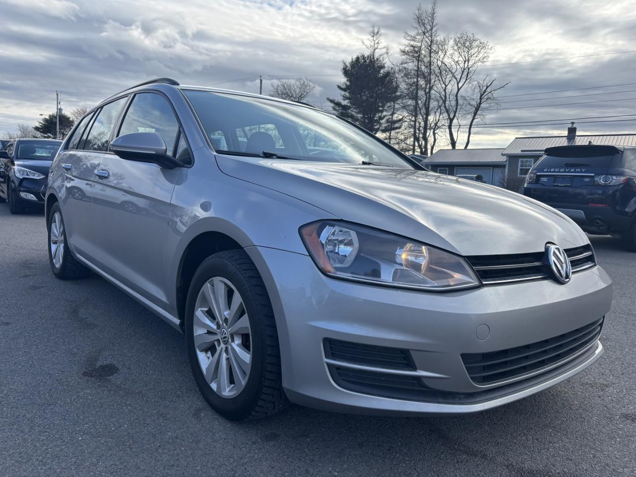 Used 2016 Volkswagen Jetta SportWagen S / ROOF RACKS / TOUCH SCREEN ENTERTAINMENT / HEATED SEATS / SMALL TOW PACKAGE for sale in Truro, NS