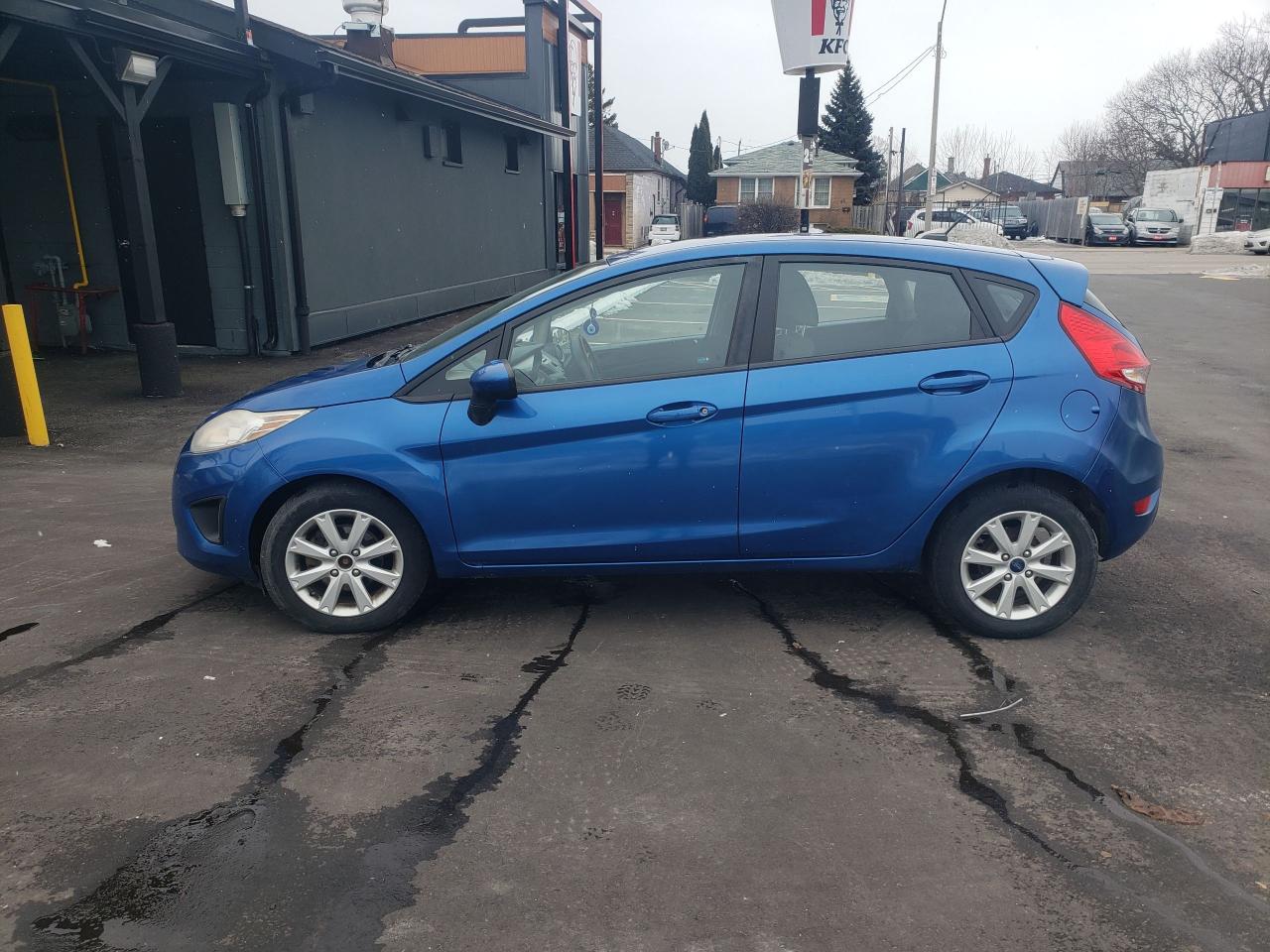 Used 2011 Ford Fiesta SE for sale in Hamilton, ON