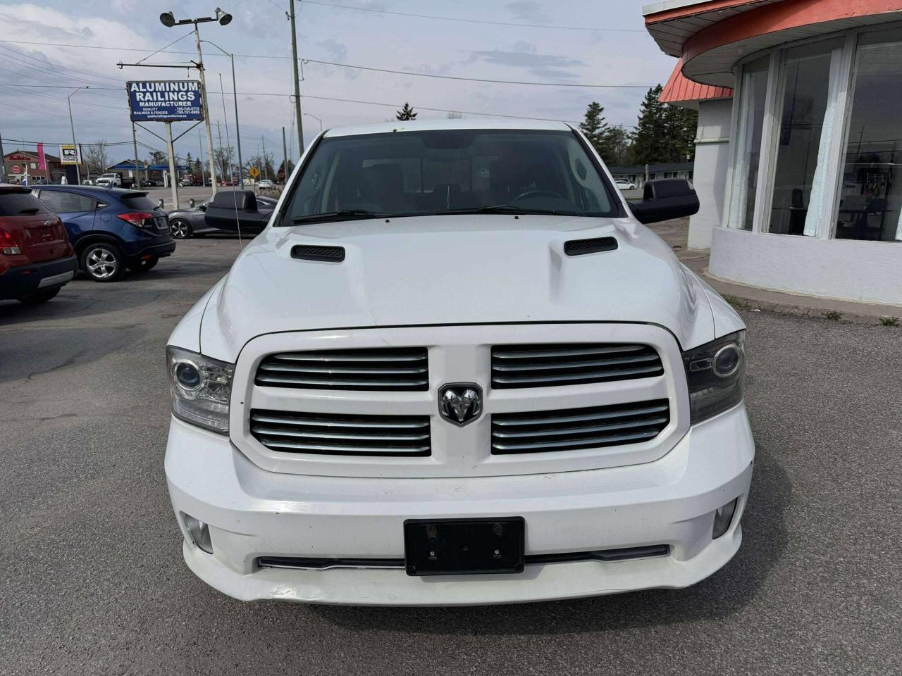 2014 RAM 1500 4WD CREW CAB 149" SPORT - Photo #2