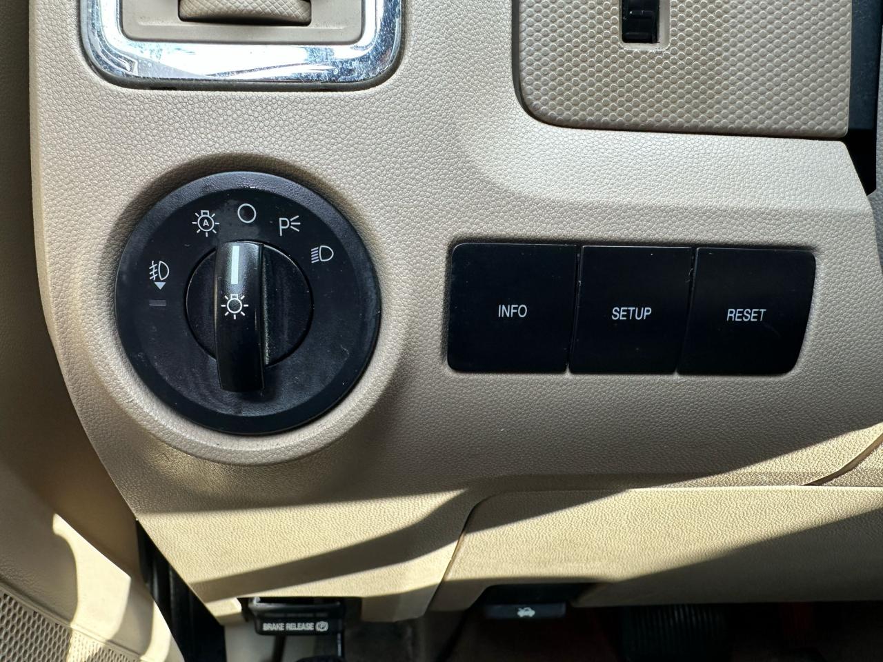2010 Ford Escape  - Photo #17
