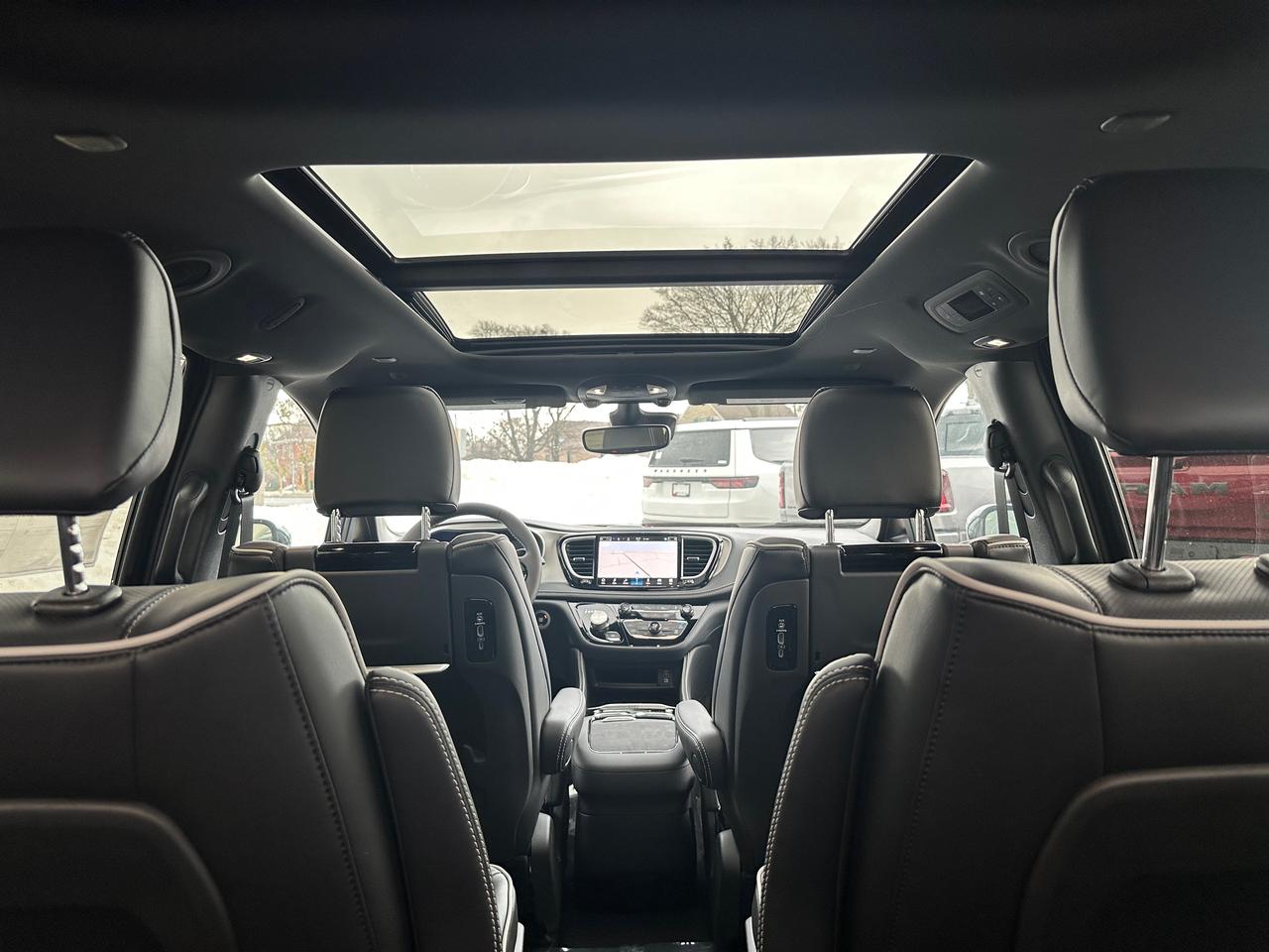 2024 Chrysler Pacifica Hybrid PREMIUM S APPEARANCE Photo