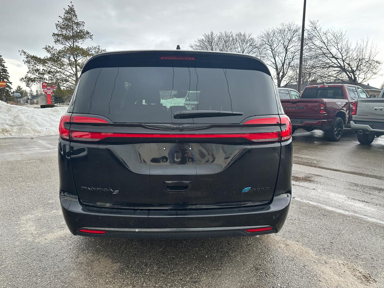 2024 Chrysler Pacifica Hybrid PREMIUM S APPEARANCE Photo