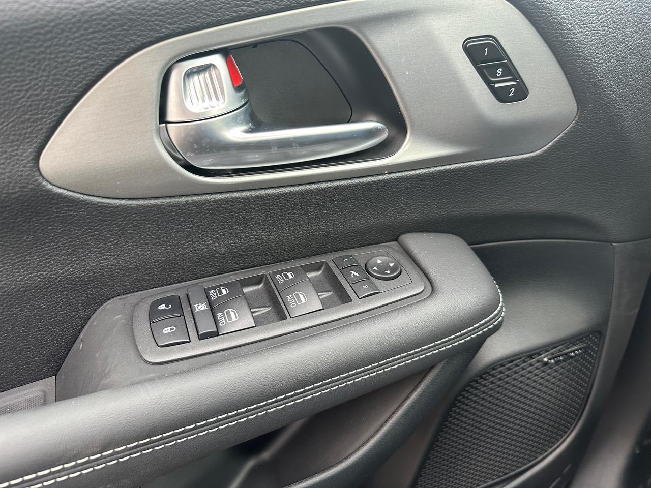 2024 Chrysler Pacifica Hybrid PREMIUM S APPEARANCE Photo