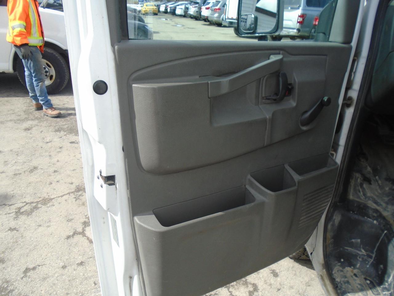 2018 GMC Savana 3500 Van 177WB, 16 FT - Photo #16