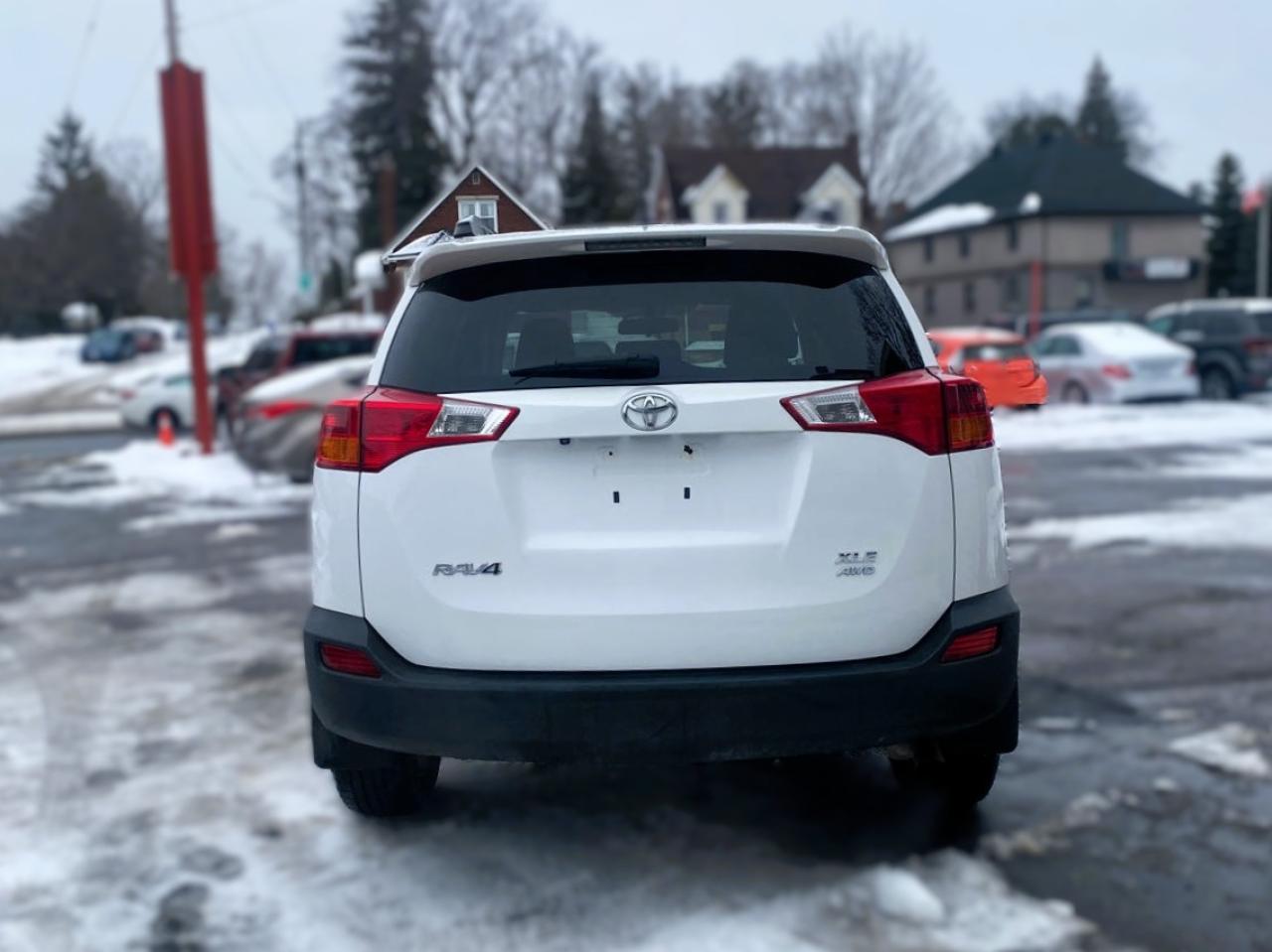 2014 Toyota RAV4 AWD 4dr XLE Photo4