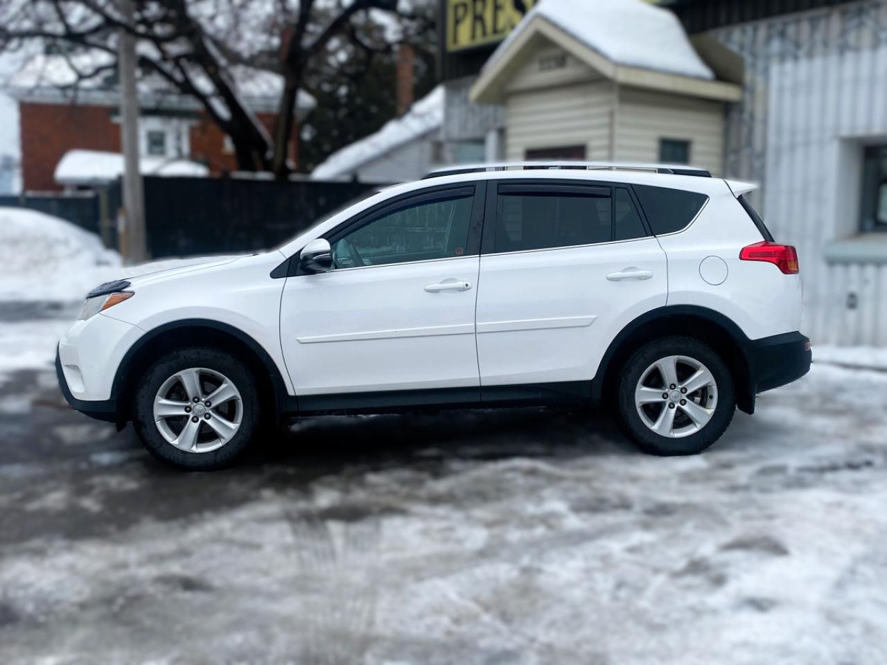 2014 Toyota RAV4 AWD 4dr XLE Photo3