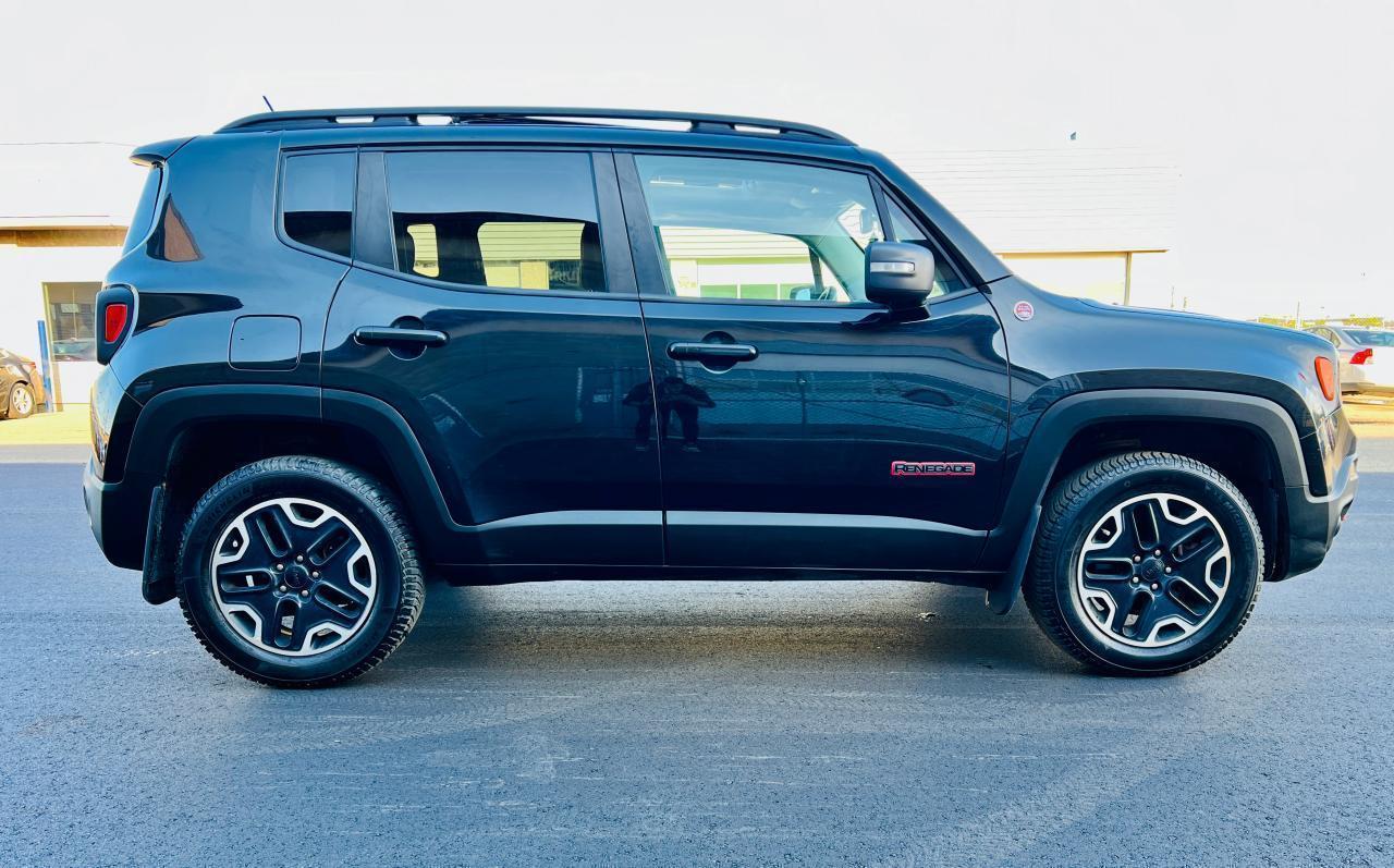 2016 Jeep Renegade Trailhawk - Photo #5