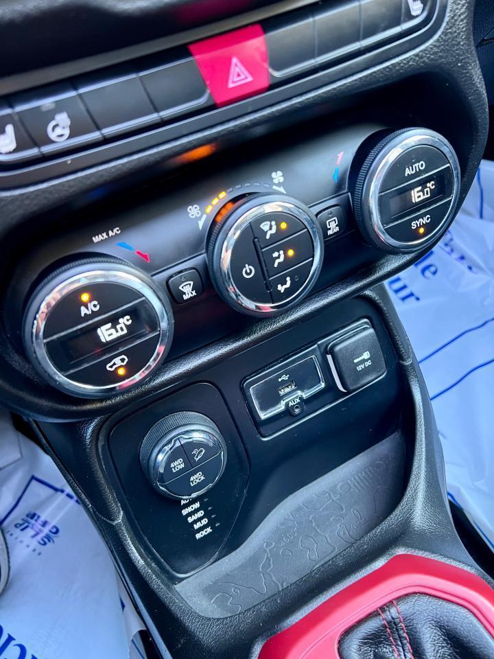 2016 Jeep Renegade Trailhawk - Photo #11