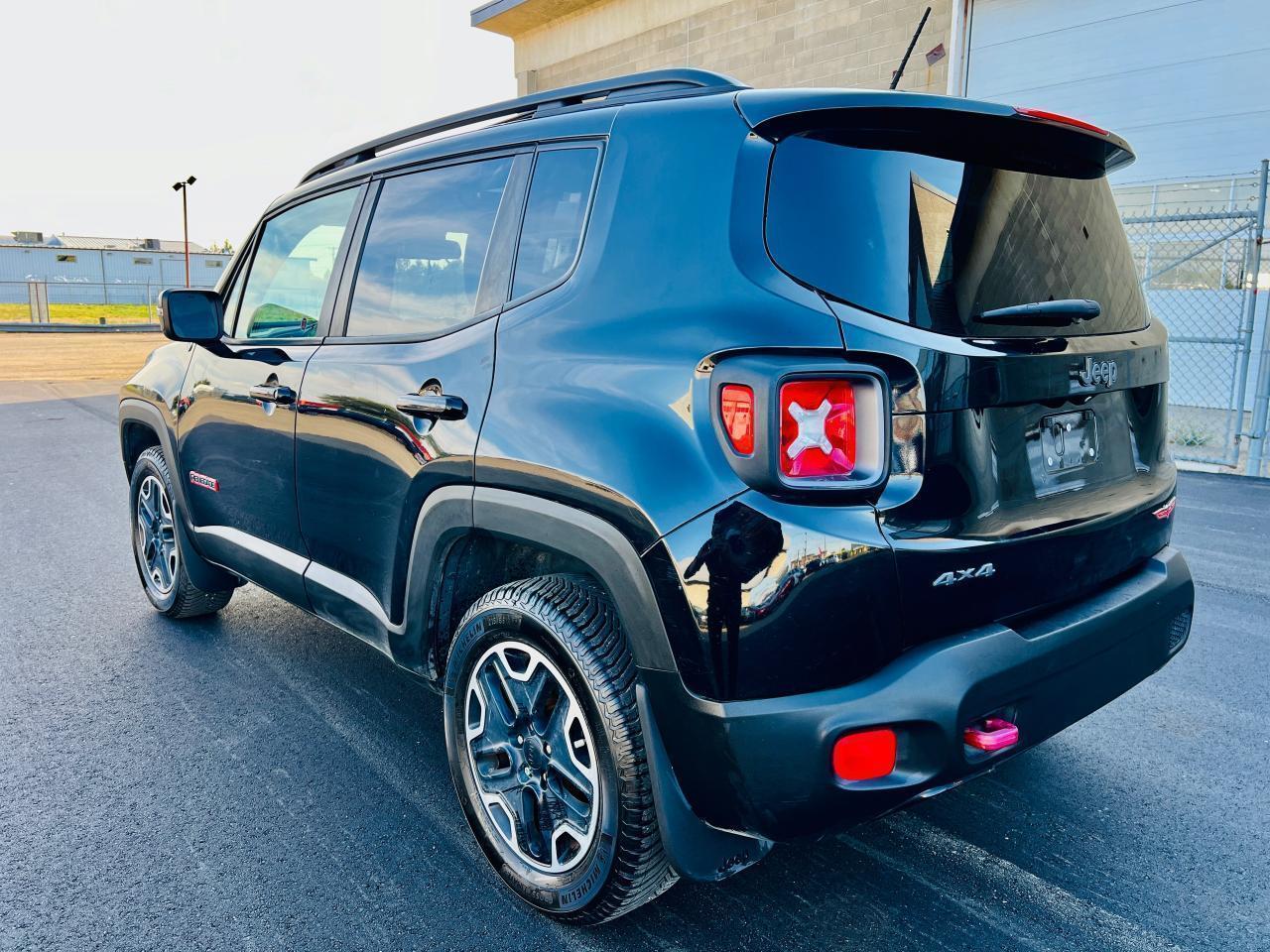 2016 Jeep Renegade Trailhawk - Photo #3