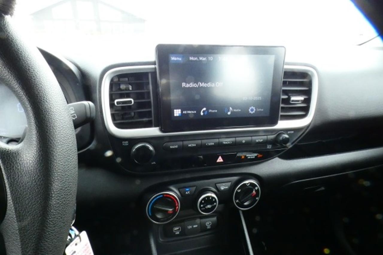 2023 Hyundai Venue Essential IVT w/Htd cloth, BUC - Photo #15