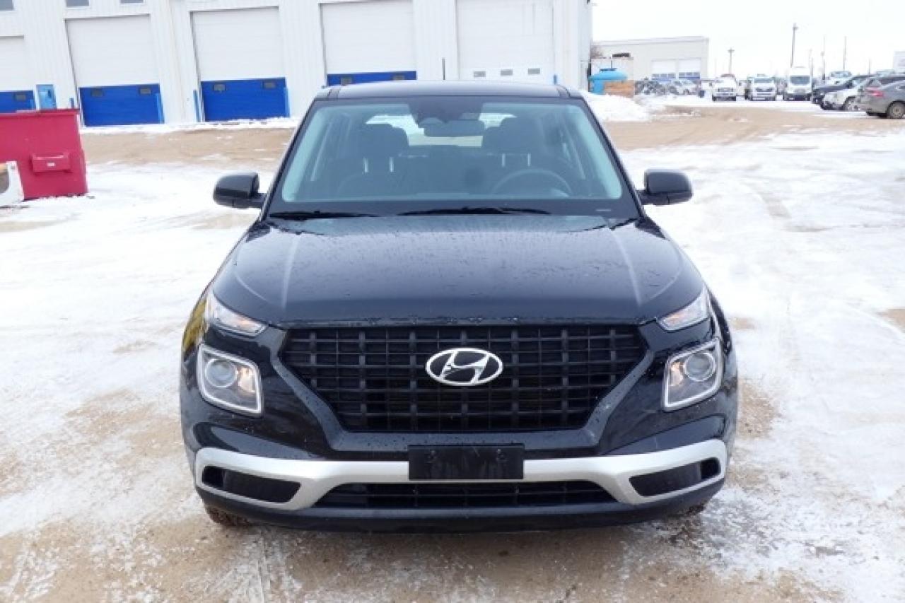 2023 Hyundai Venue Essential IVT w/Htd cloth, BUC - Photo #3