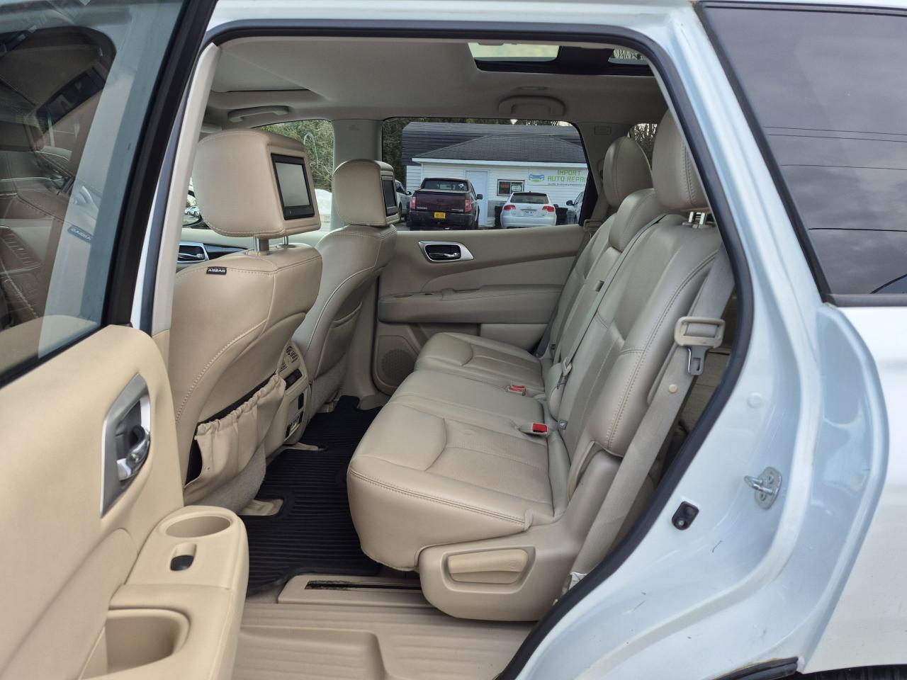 2015 Nissan Pathfinder 4WD Platinum - Certified/No Accidents Photo12