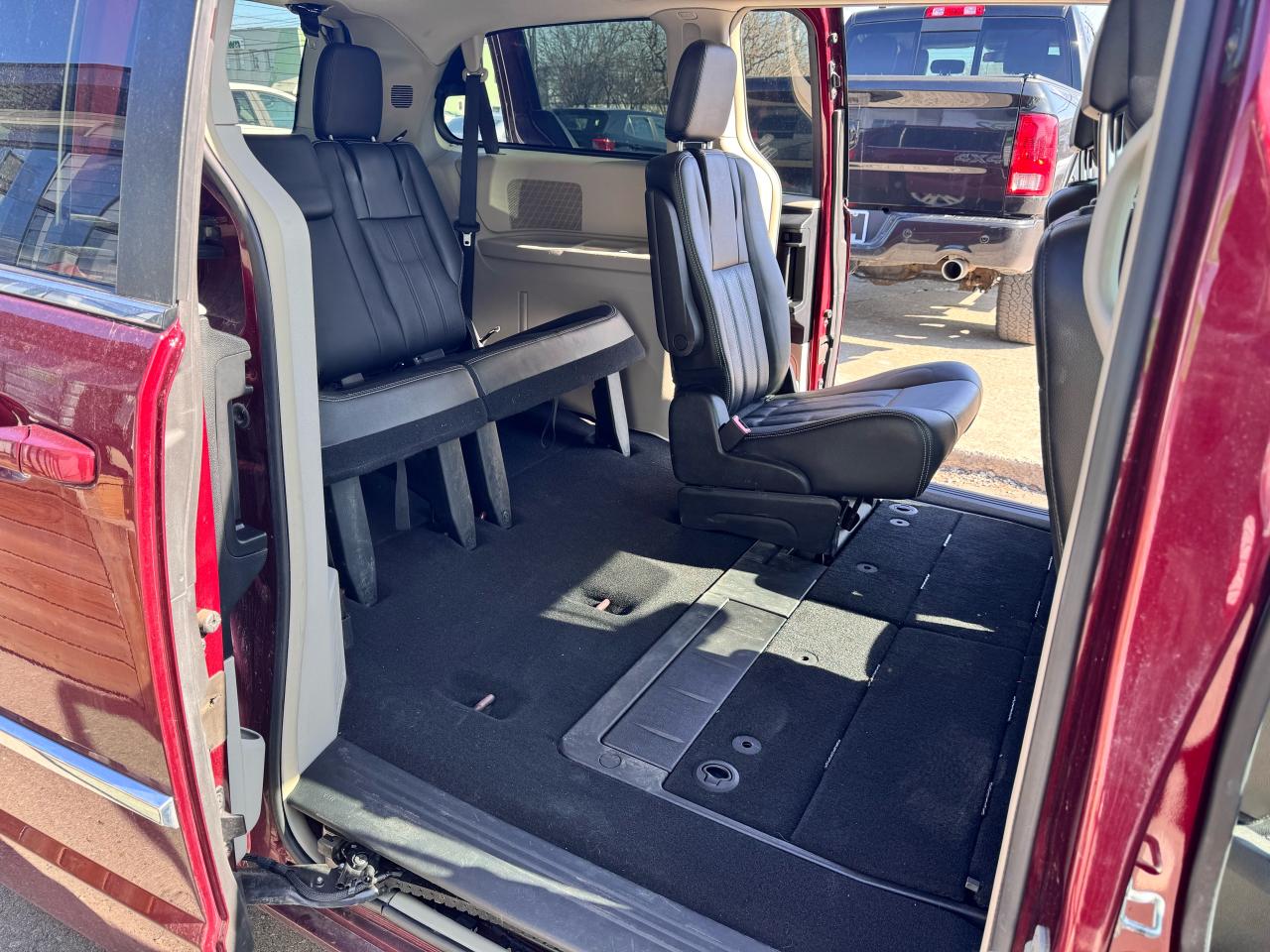 2017 Dodge Grand Caravan Crew Plus - Photo #9