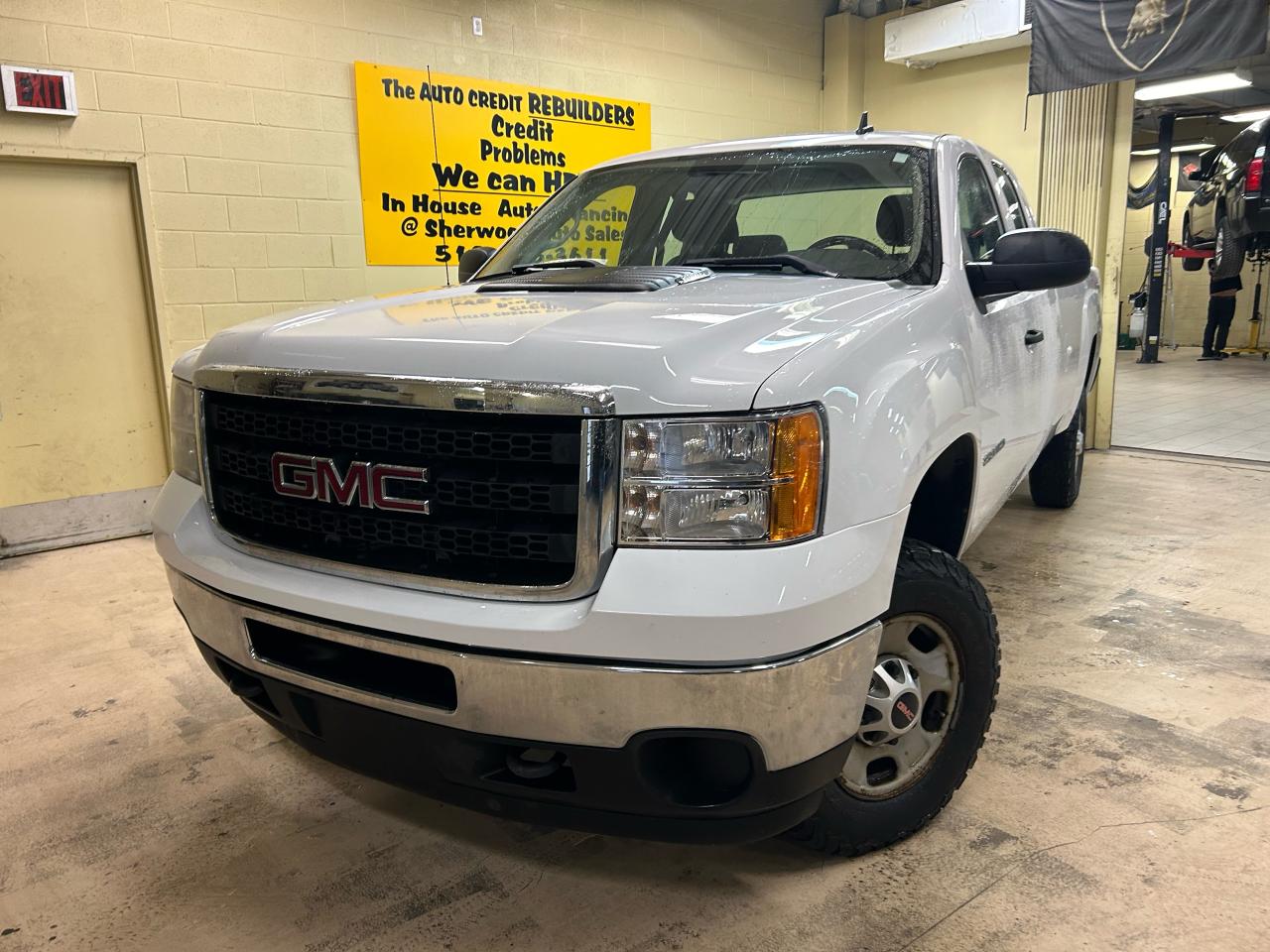 Used 2013 GMC Sierra 2500 WT for sale in Windsor, ON