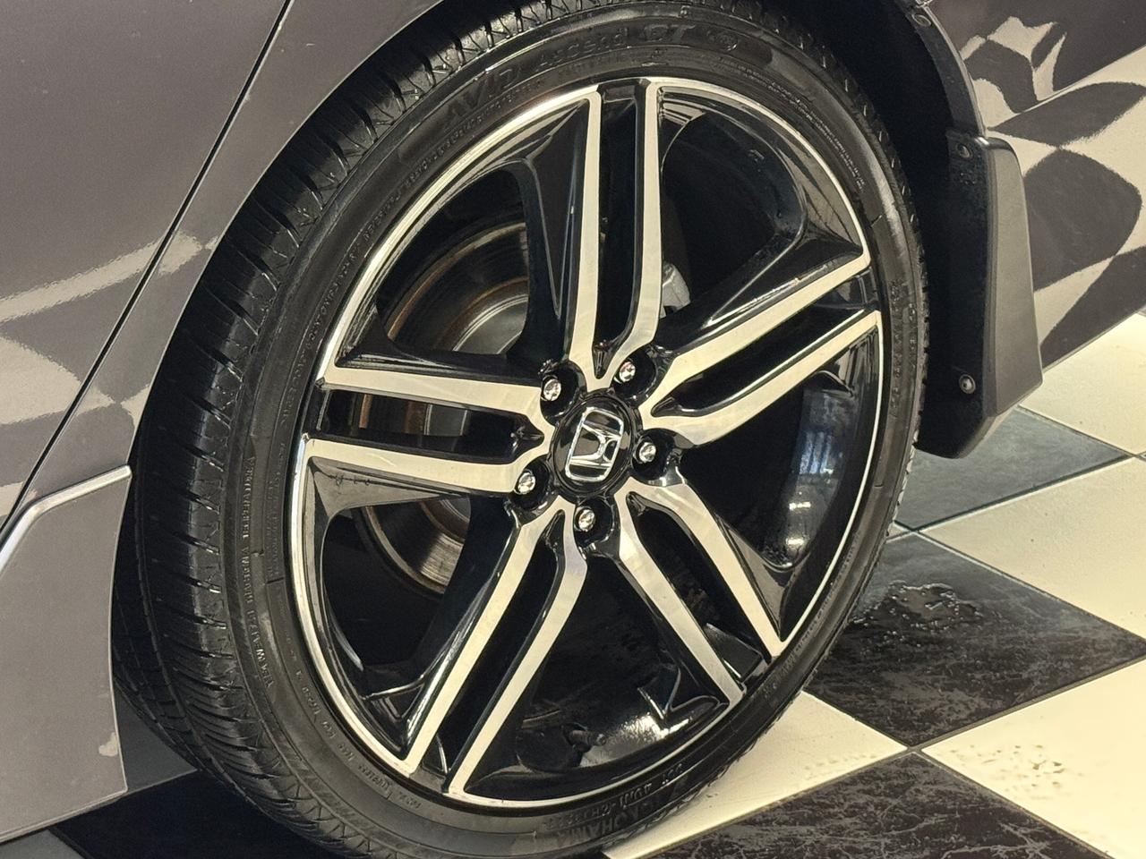 2016 Honda Accord Sport+Leather+Roof+ApplePlay+CLEAN CARFAX Photo