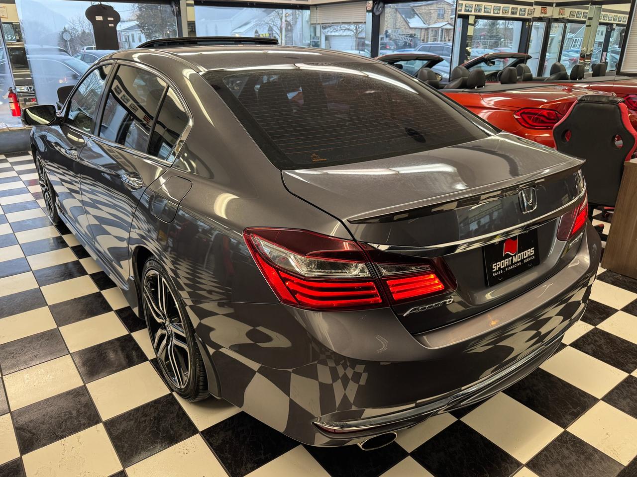 2016 Honda Accord Sport+Leather+Roof+ApplePlay+CLEAN CARFAX Photo4