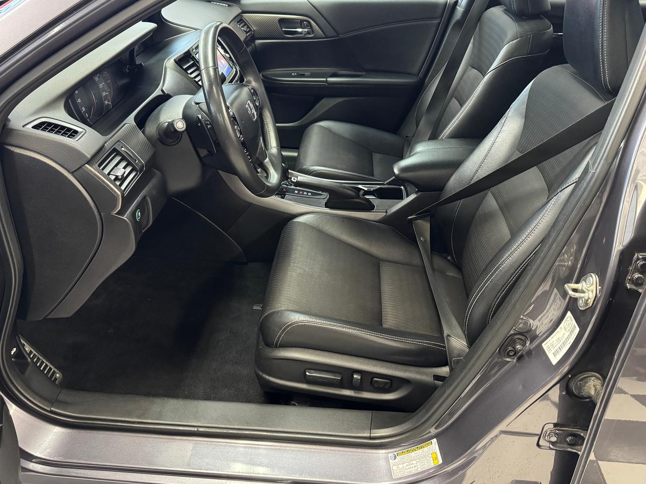 2016 Honda Accord Sport+Leather+Roof+ApplePlay+CLEAN CARFAX Photo
